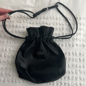 Like new! Vintage Gucci Drawstring Shoulder Bag